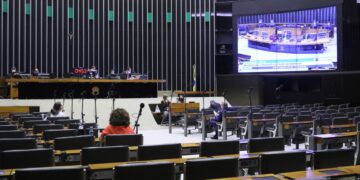 PEC que torna Fundeb permanente deve ser analisada hoje
