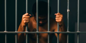 Acusado de tráfico de drogas e outros crimes tem prisão preventiva mantida