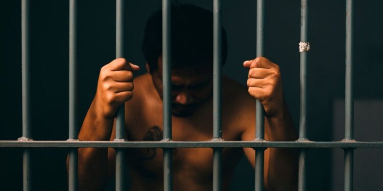 Acusado de tráfico de drogas e outros crimes tem prisão preventiva mantida