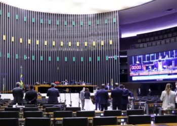 Câmara aprova PEC do novo Fundeb em 2º turno e amplia verba federal na educação básica