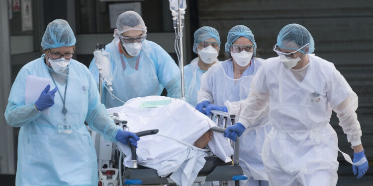 Bolsonaro veta indenização a trabalhador da saúde incapacitado por covid-19