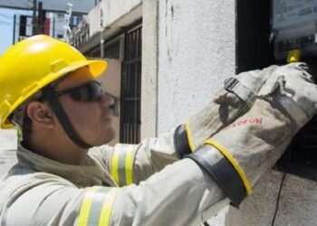 CCJ aprova matéria sobre proibição de corte de energia, água e gás