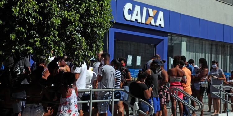 Prorrogada validade de MP que criou conta de poupança social