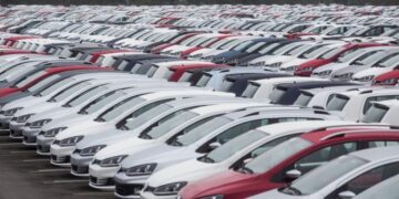 Incidência de ICMS sobre venda de automóveis com menos de um ano por locadoras é constitucional