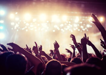 “Não aprendi a dizer adeus”: Partidos querem liberação para “livemícios”