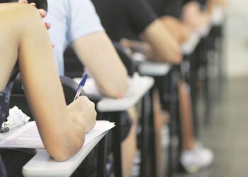 Estudante de ensino superior garante acesso a histórico escolar e declaração de transferência