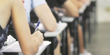 Estudante de ensino superior garante acesso a histórico escolar e declaração de transferência