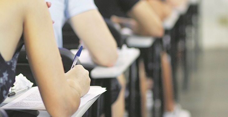 Estudante de ensino superior garante acesso a histórico escolar e declaração de transferência