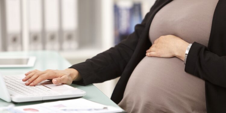 Câmara aprova afastamento de gestantes do trabalho presencial durante a pandemia
