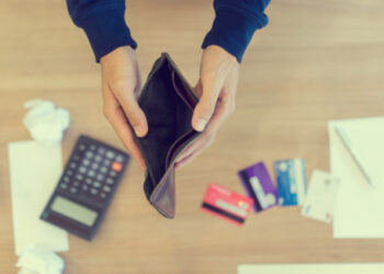 É possível penhora de cotas sociais de empresa em recuperação para garantir dívida pessoal do sócio