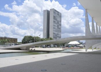 Proposta de Orçamento para 2021 chega ao Congresso nesta segunda