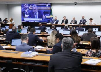 Proposta de Orçamento para 2021 chega ao Congresso nesta segunda