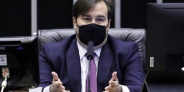 Maia espera aprovar na terça-feira projeto que libera saque de R$ 1 mil no FGTS
