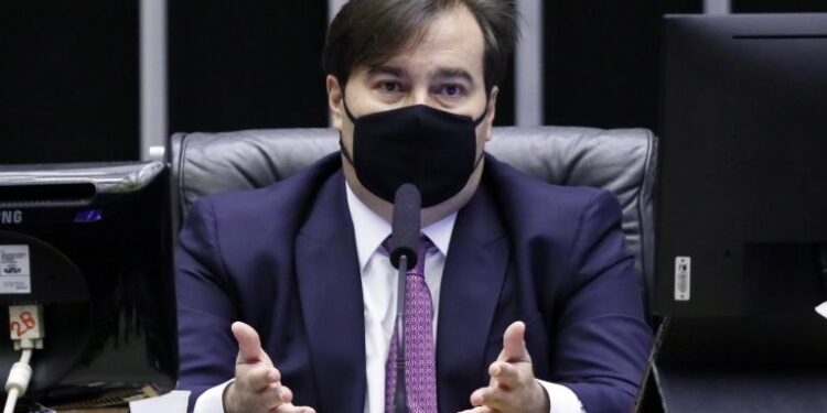 Maia espera aprovar na terça-feira projeto que libera saque de R$ 1 mil no FGTS