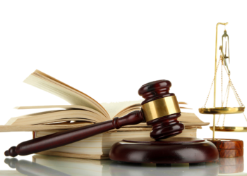 Terceiro interessado só pode impetrar mandado de segurança contra decisão judicial se não teve a chance de recorrer