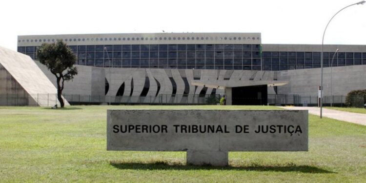 Multa de 10% no cumprimento de sentença exige intempestividade ou efetiva resistência do devedor