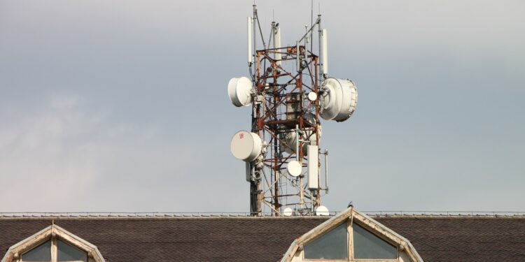 Aluguel de terreno para instalação de antena de celular está sujeito à ação renovatória