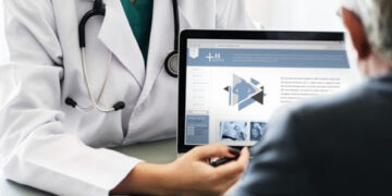 Comissão aprova projeto que proíbe distinção entre pacientes privados e de plano