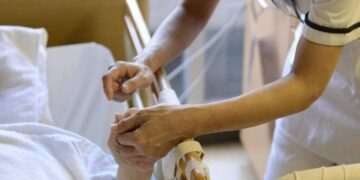 Idosa com Covid-19 terá internação custeada por plano de saúde