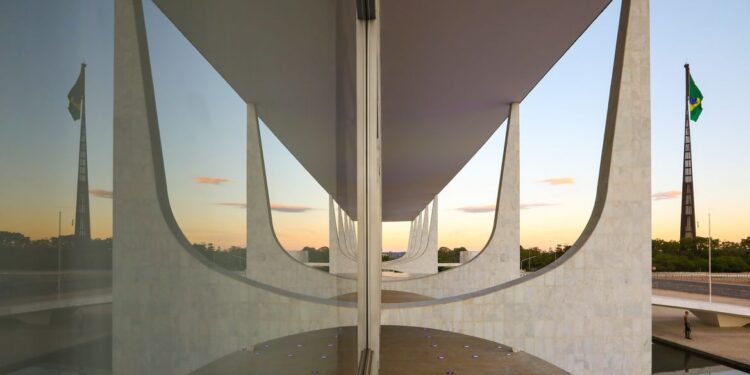 Governo envia PEC da reforma administrativa para análise do Congresso