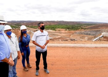 Frente parlamentar visita ramal do projeto de integração do rio São Francisco