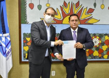 Presidente da Assembleia recebe projeto de Lei do Refis para trâmite legislativo