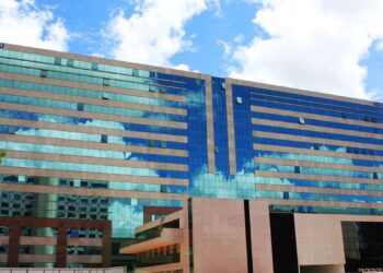 AGU: cabe a Câmara e Senado decidir sobre reeleição de presidentes