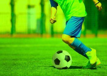 Prefeitura autoriza reabertura de arenas de futebol society e escolinhas de futebol