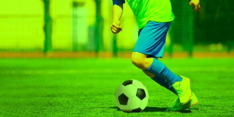 Prefeitura autoriza reabertura de arenas de futebol society e escolinhas de futebol