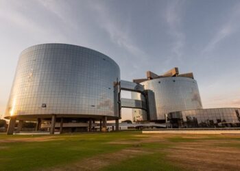 Estados podem criar leis para que escolas deem descontos em mensalidade por suspensão de aulas presenciais