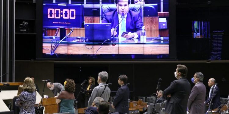 Orçamento de 2021 permite a cada deputado apresentar R$ 16,3 milhões em emendas individuais