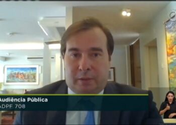 Maia cobra regulamentação urgente do teto de gastos