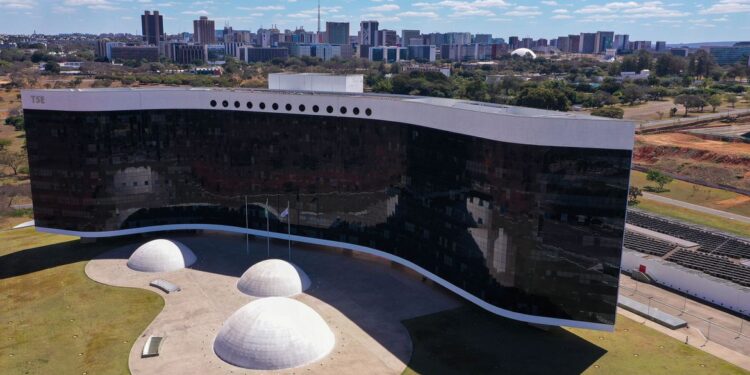 Pré-candidatos têm até hoje para fazer propaganda intrapartidária