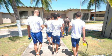 Adolescentes envolvidos em assalto a motorista de aplicativo serão internados em estabelecimento educacional