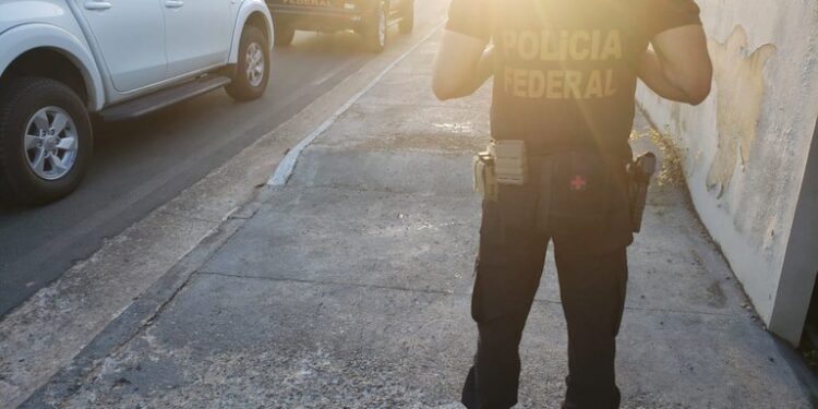 PF investiga grupo criminoso e combate contrabando de cigarros e produtos falsificados no RN