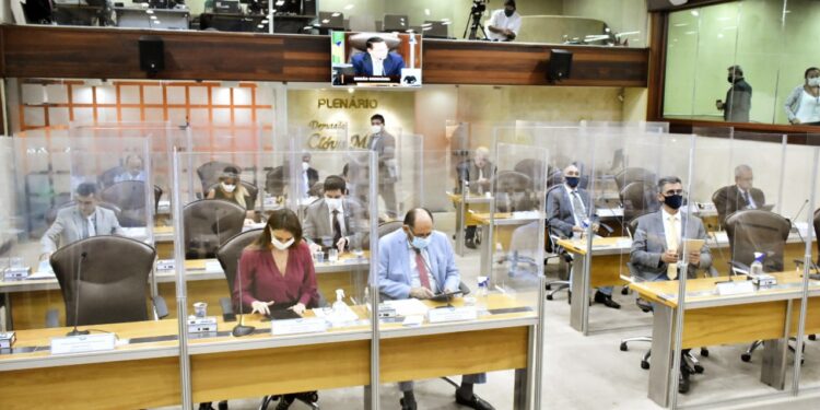 Assembleia aprova por unanimidade Lei Geral da Micro e Pequena Empresa