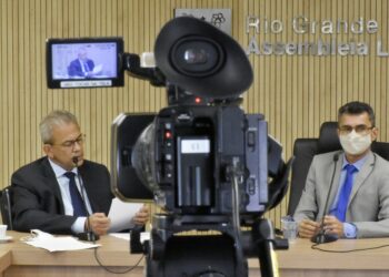 Comissão de Educação da Assembleia aprova projeto para família acolhedora no RN