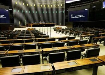 Entidades propõem reservar 50% das vagas em parlamentos para mulheres