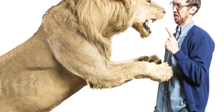 Fato gerador de IRRF em remessa ao exterior se dá no vencimento ou pagamento da dívida, o que ocorrer primeiro