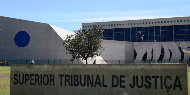STJ confirma decisão que liberta presos que não pagaram fiança