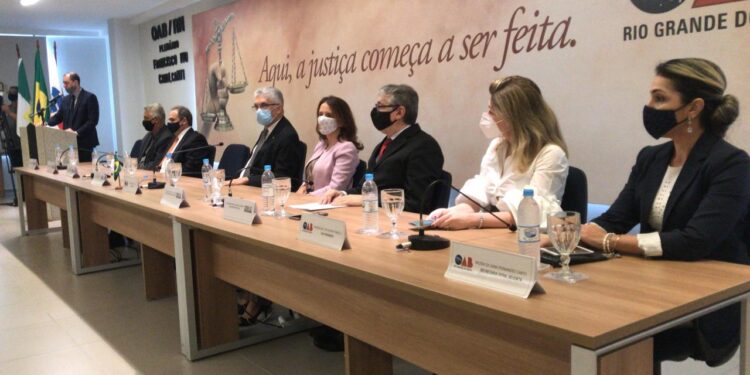 Candidatos à Prefeitura de Natal assinam compromisso com MPRN, OAB/RN e Marcco