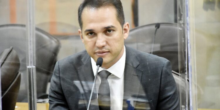 Sancionada garantia de prioridade de pessoas com deficiência em escolas do RN