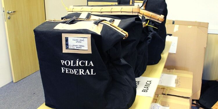 Polícia Federal realiza buscas em endereços relacionados a servidor público federal investigado por corrupção