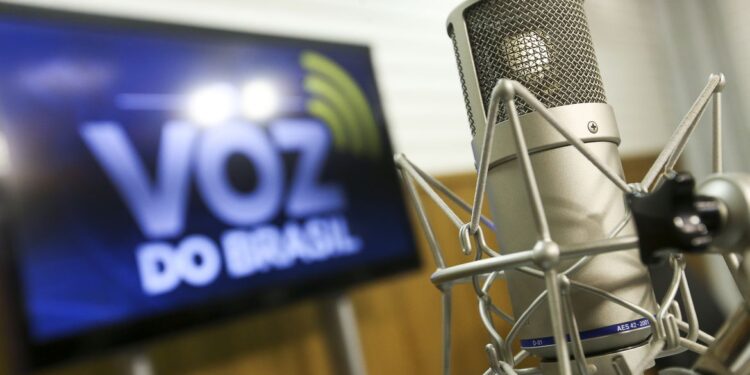 Voz do Brasil voltará a ter horário fixo, decide STF
