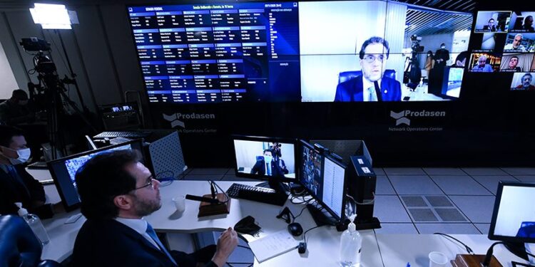 Senado aprova projeto da autonomia do Banco Central; texto vai à Câmara