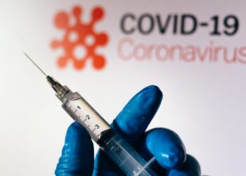 Câmara pode votar na quarta-feira MP que libera dinheiro para vacina de Oxford contra Covid-19