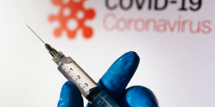 Câmara pode votar na quarta-feira MP que libera dinheiro para vacina de Oxford contra Covid-19