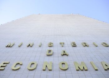Ministério melhora previsão de queda da economia