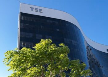 Presidente do TSE paralisa pedido sobre Ficha Limpa até definição do STF