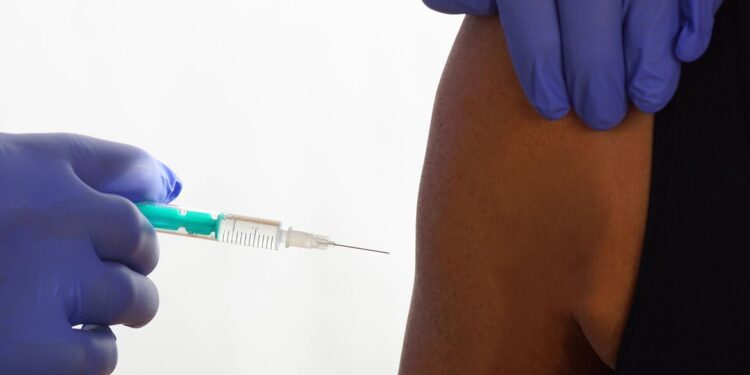 Governo Federal lança plano de vacinação contra covid-19